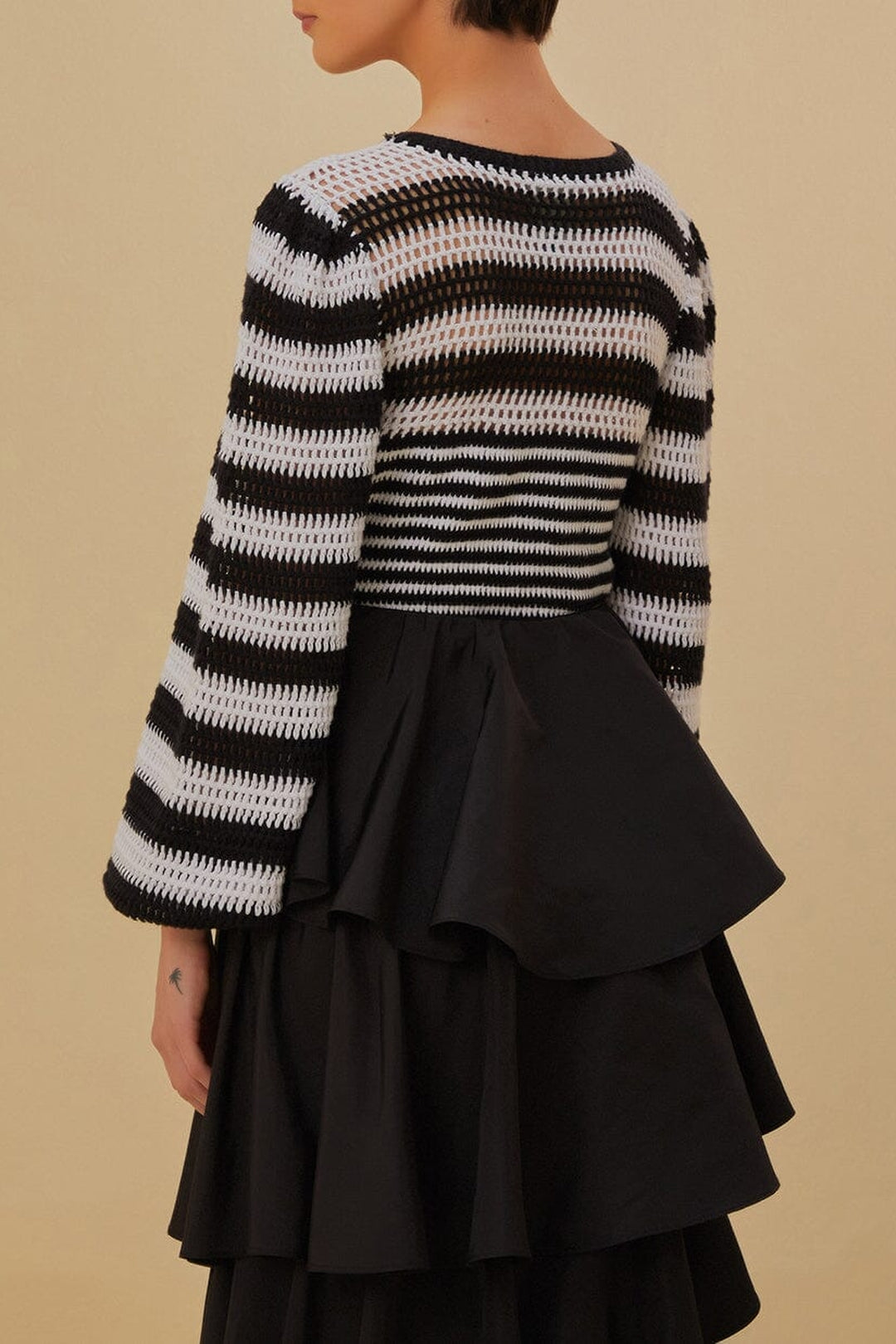 Pull à manches bouffantes à rayures en crochet en coton - Noir