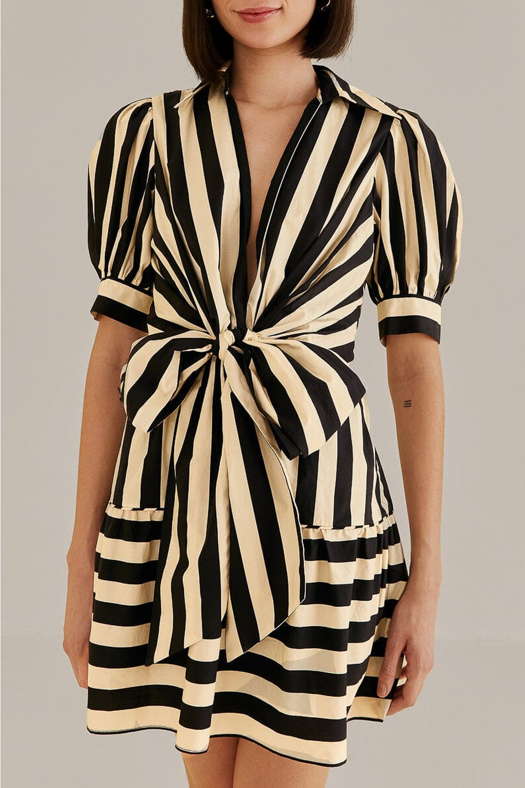 Robe courte à rayures et manches courtes en coton - Noir