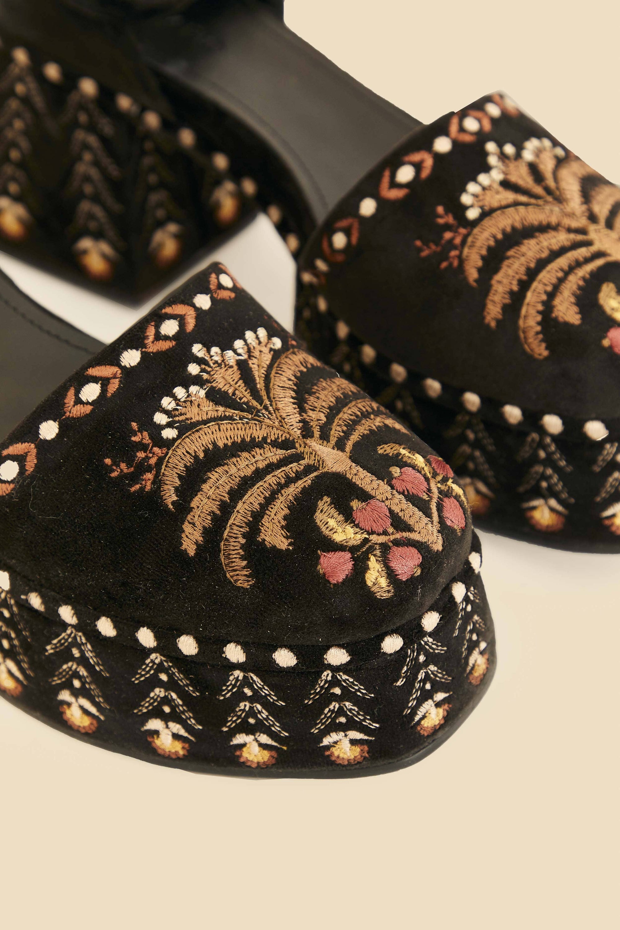 Sandales hautes en velours - Noir