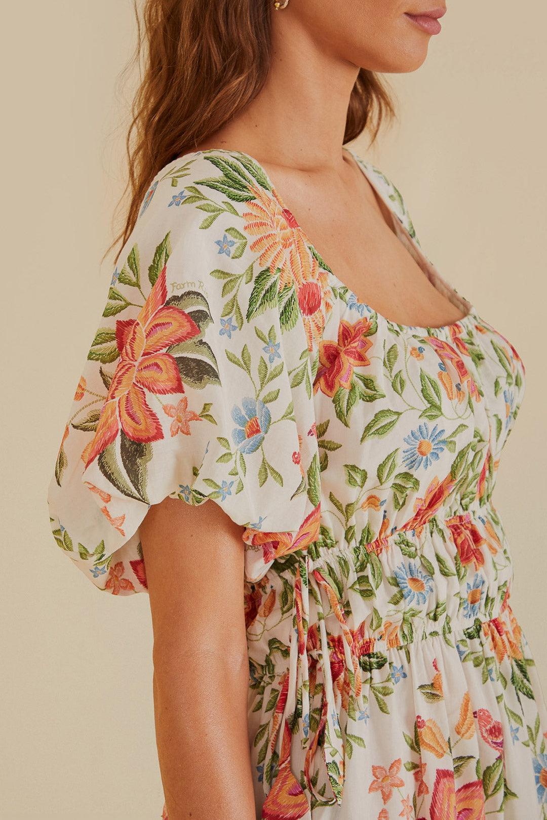 Robe courte Jardin en fleurs à manches courtes en coton - Blanc