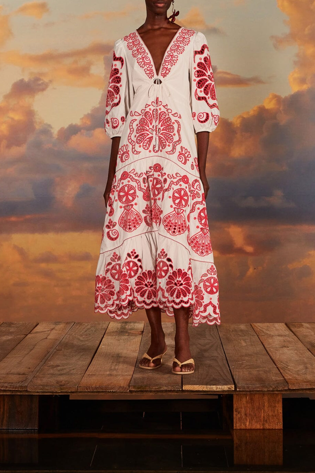 Robe midi Richelieu à encolure en V en coton - Rouge