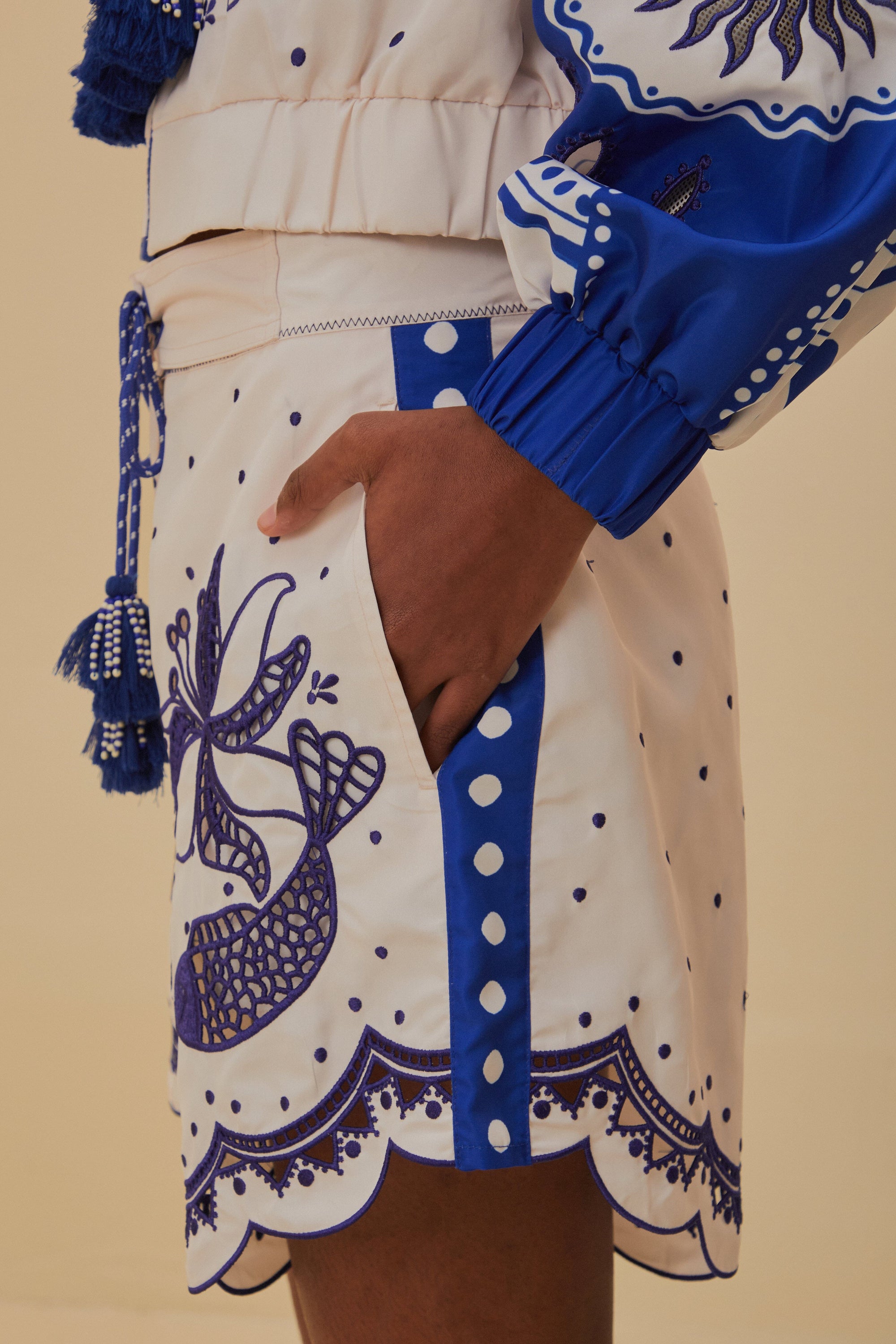 Short brodé artisanal - Bleu