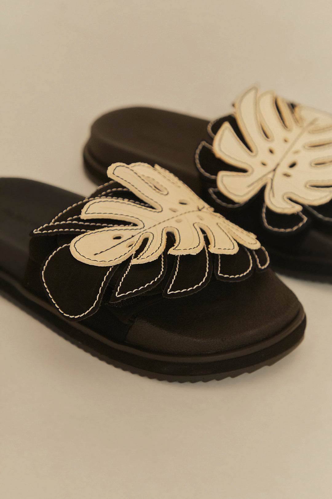 Mules Monstera à empiècement bicolor - Noir