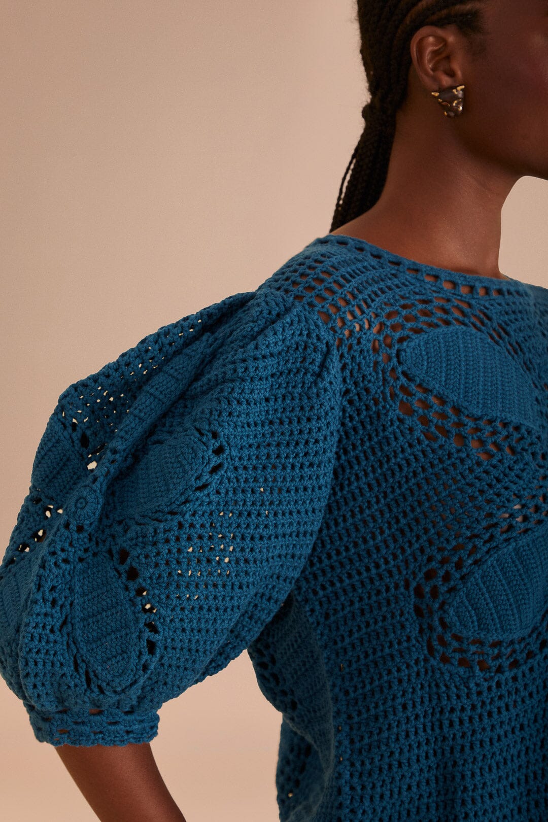 Pull à fleurs en crochet - Bleu