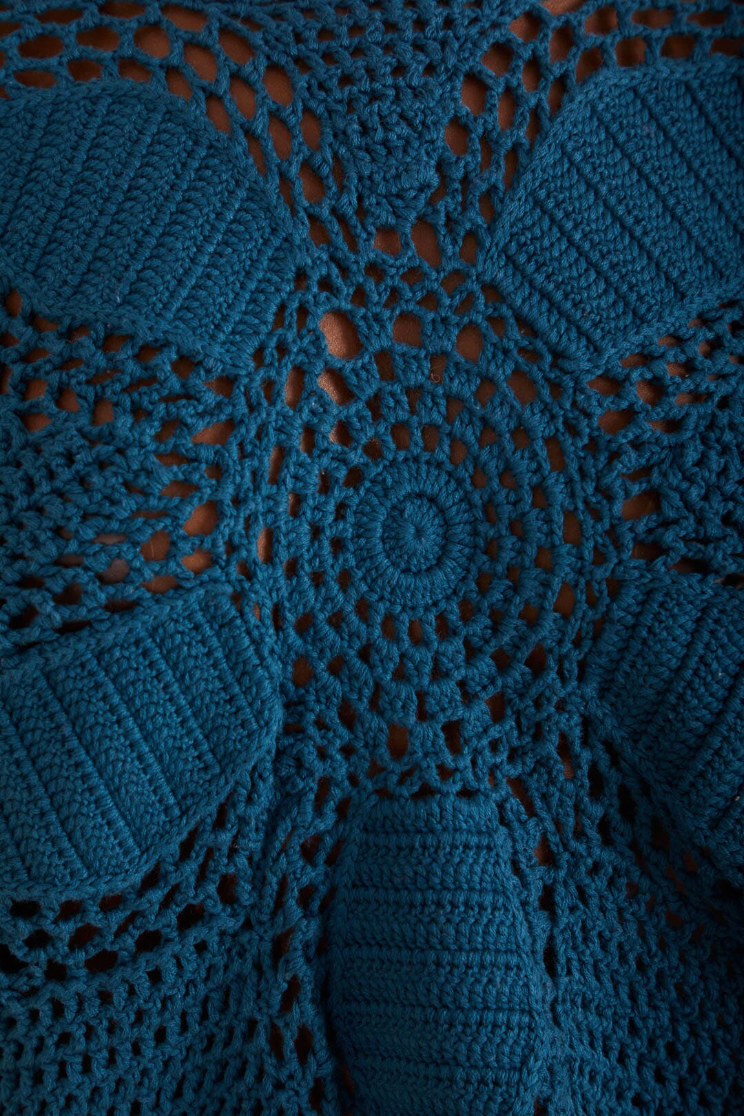 Pull à fleurs en crochet - Bleu