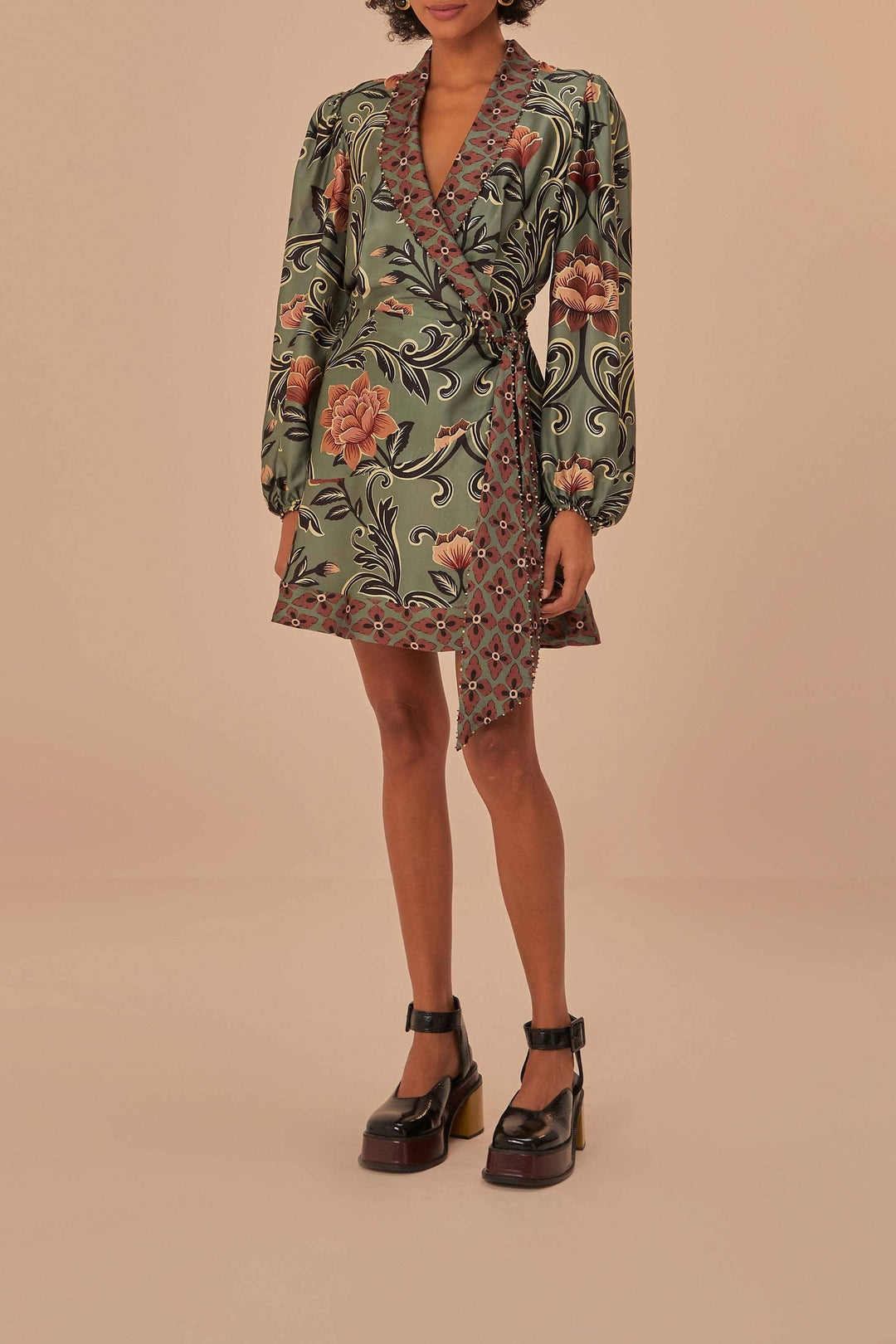 Robe courte à manches longues et motif floral arabesque - Vert