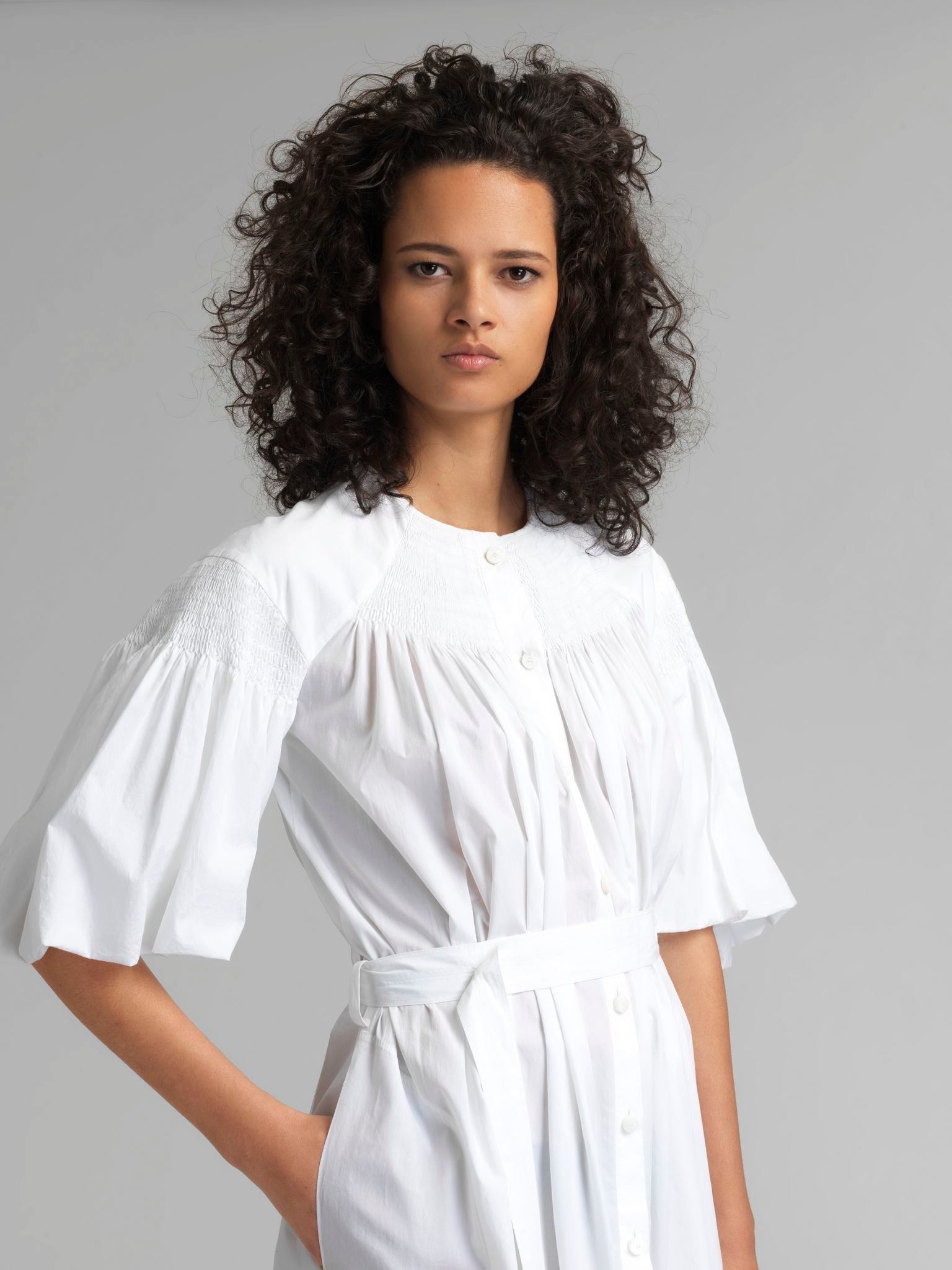 Robe longue boutonnée ceinturée - White