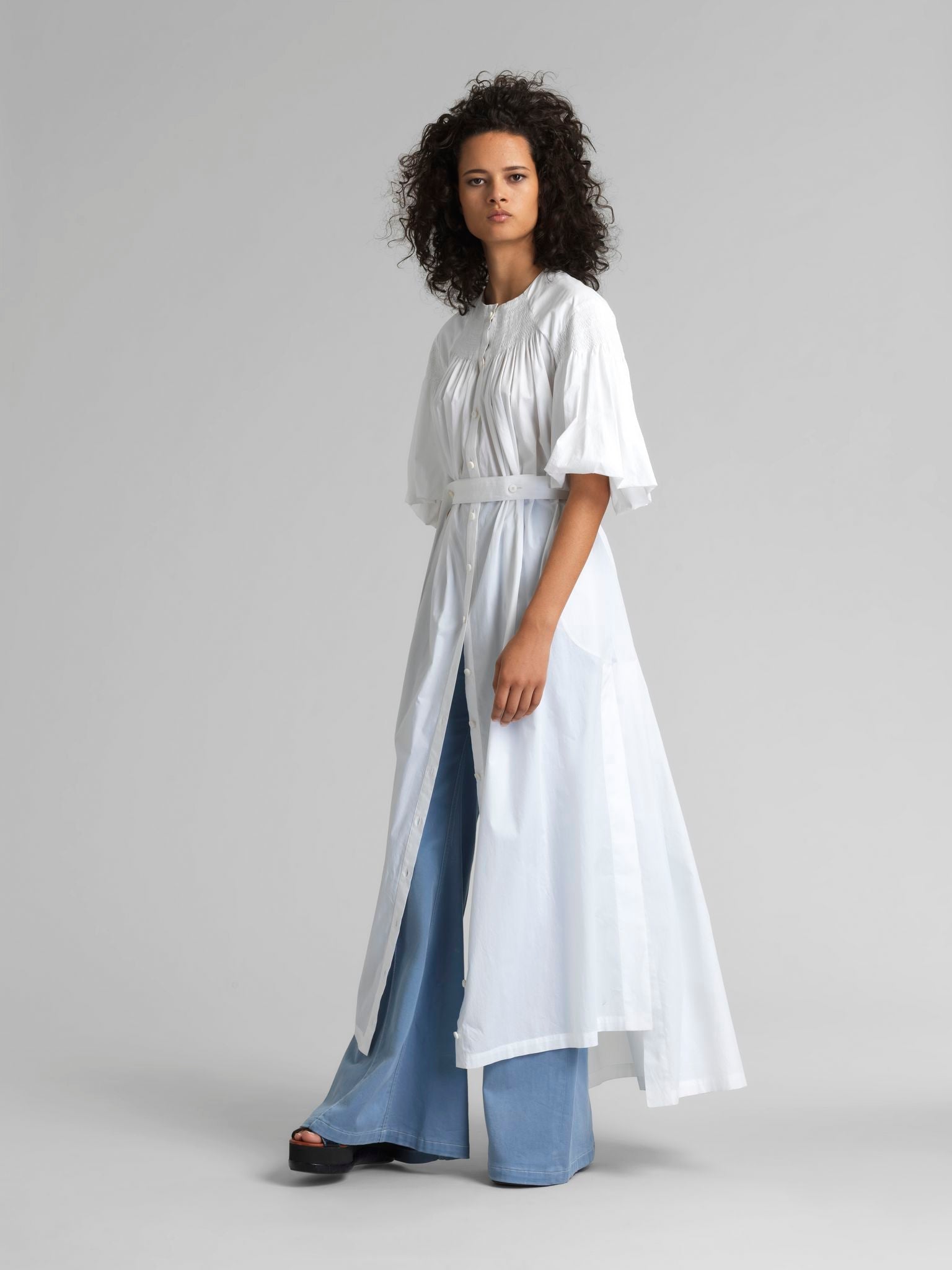 Robe longue boutonnée ceinturée - White