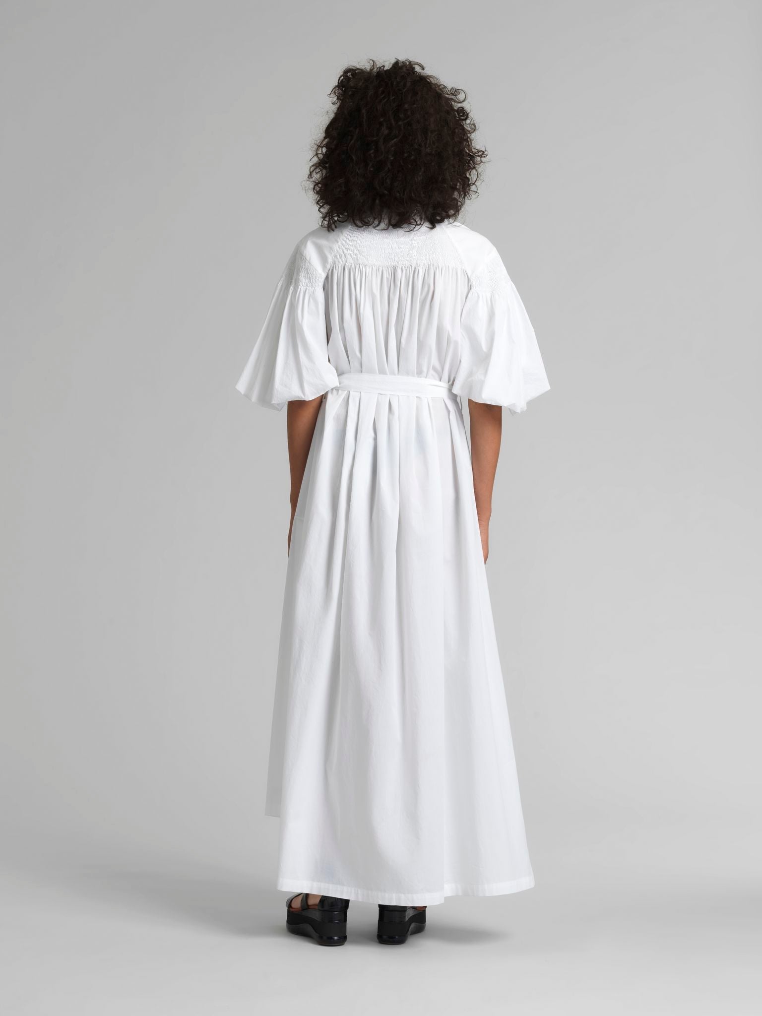 Robe longue boutonnée ceinturée - White