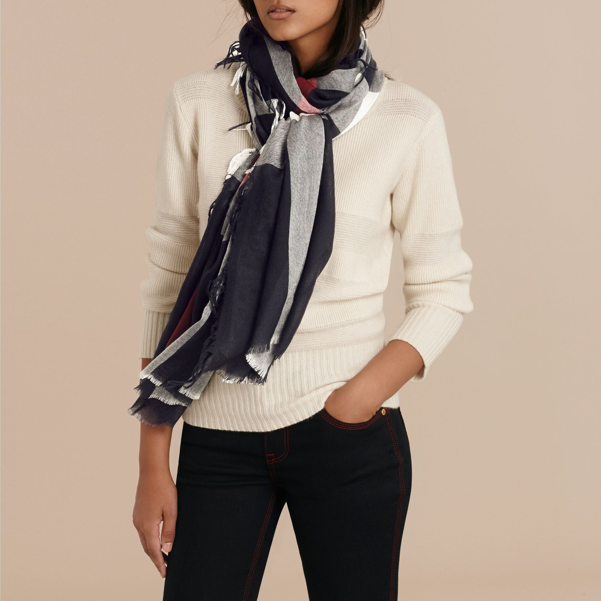Écharpe légère en cachemire à motif check - Navy