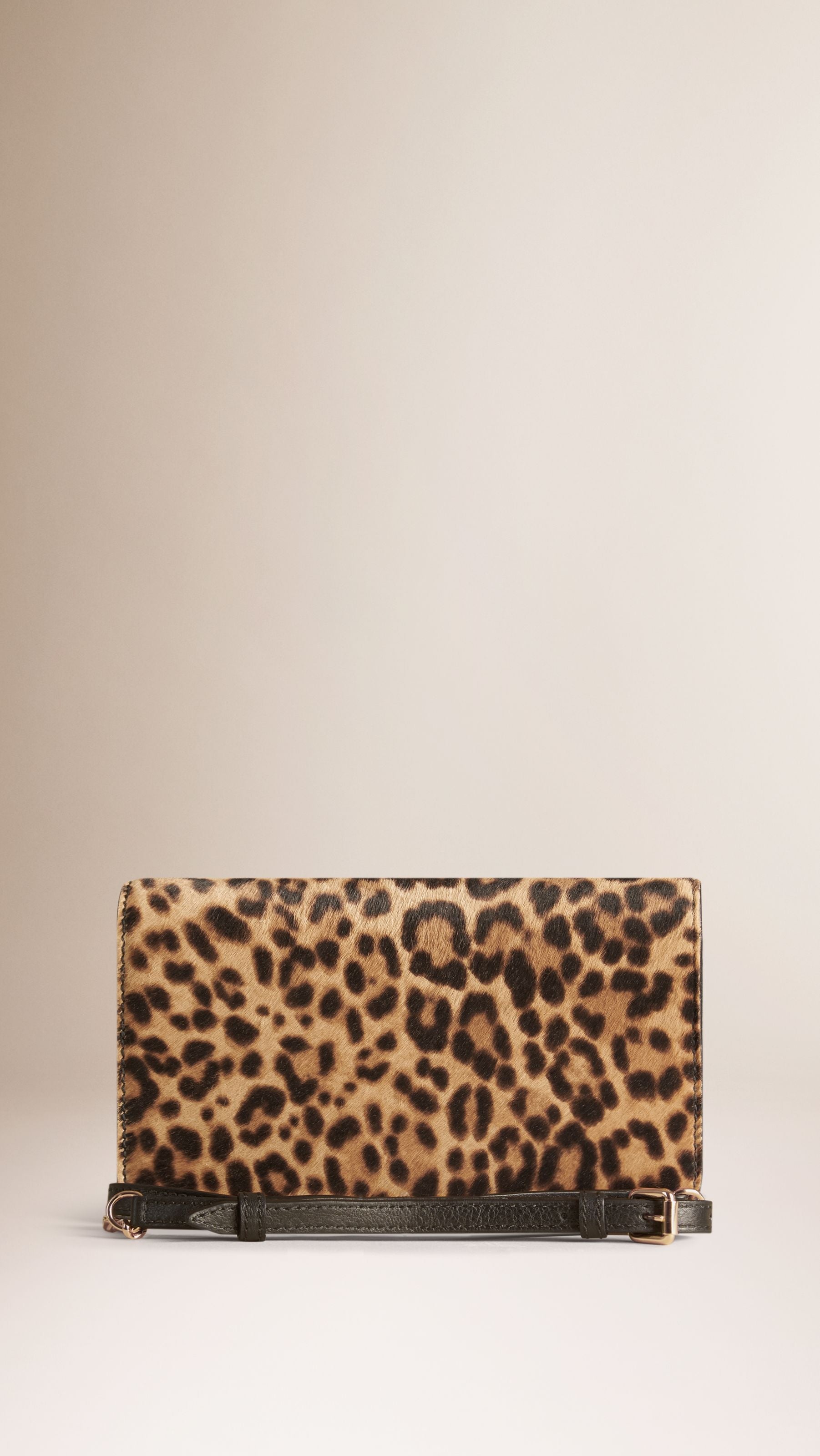 Sac pochette en cuir à imprimé fauve à chaîne - Camel