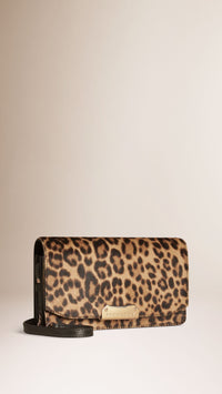 Sac pochette en cuir à imprimé fauve à chaîne - Camel