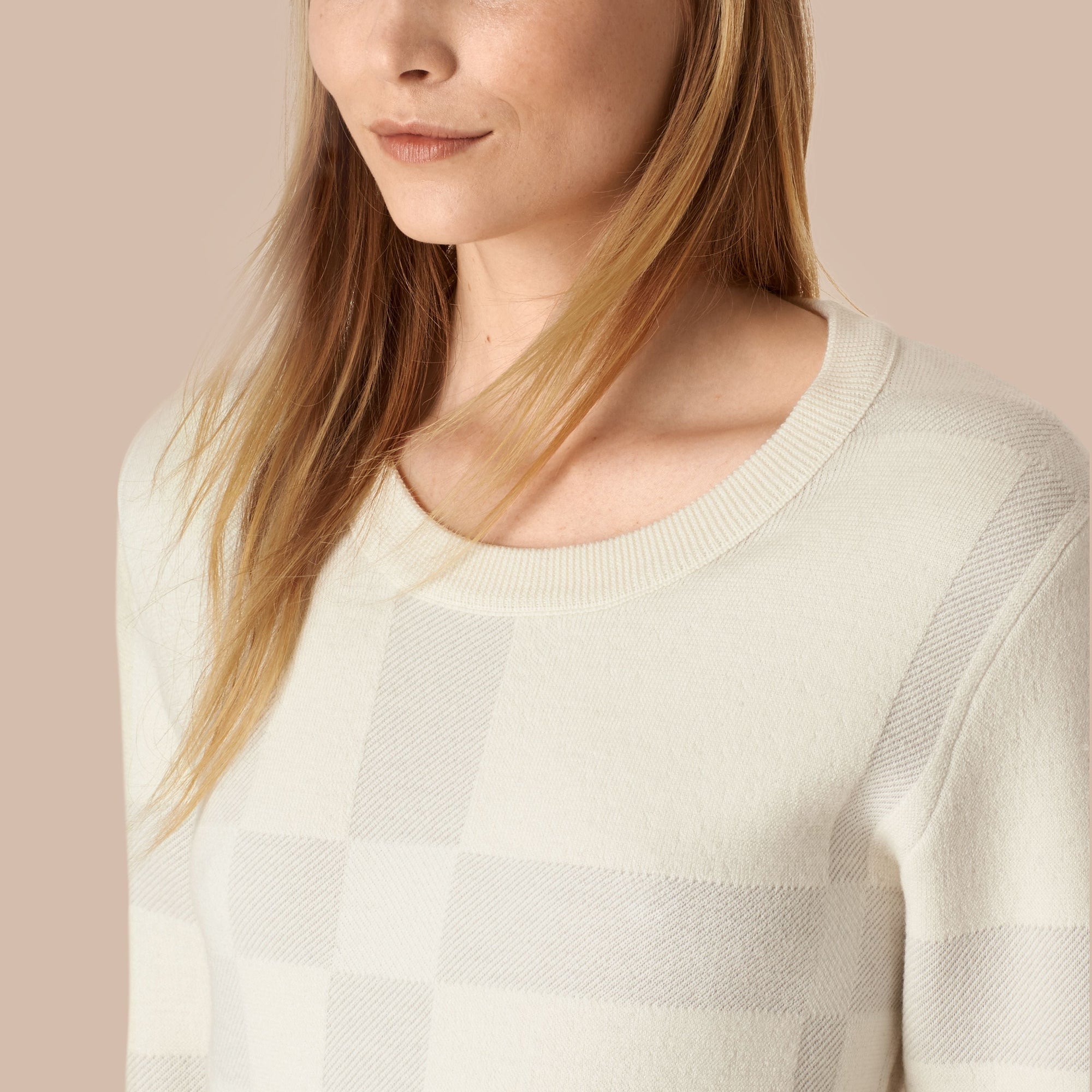 Pull en maille de laine mélangée à motif check - Natural White