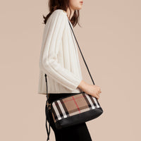 Sac pochette en coton à motif House check et cuir - Black