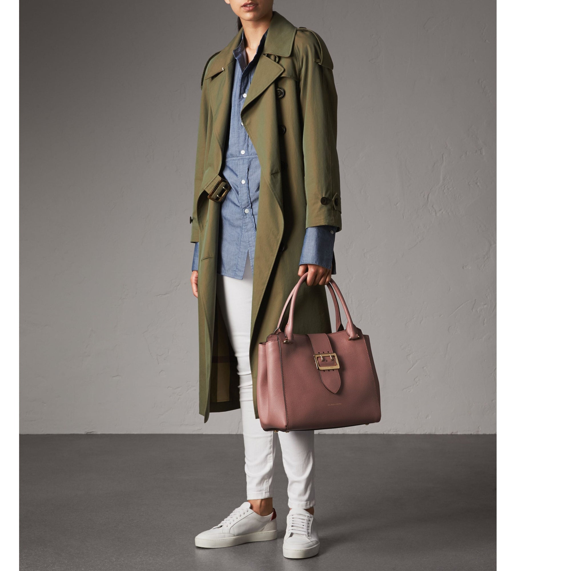 Sac tote The Buckle moyen en cuir grainé - Dusty Pink