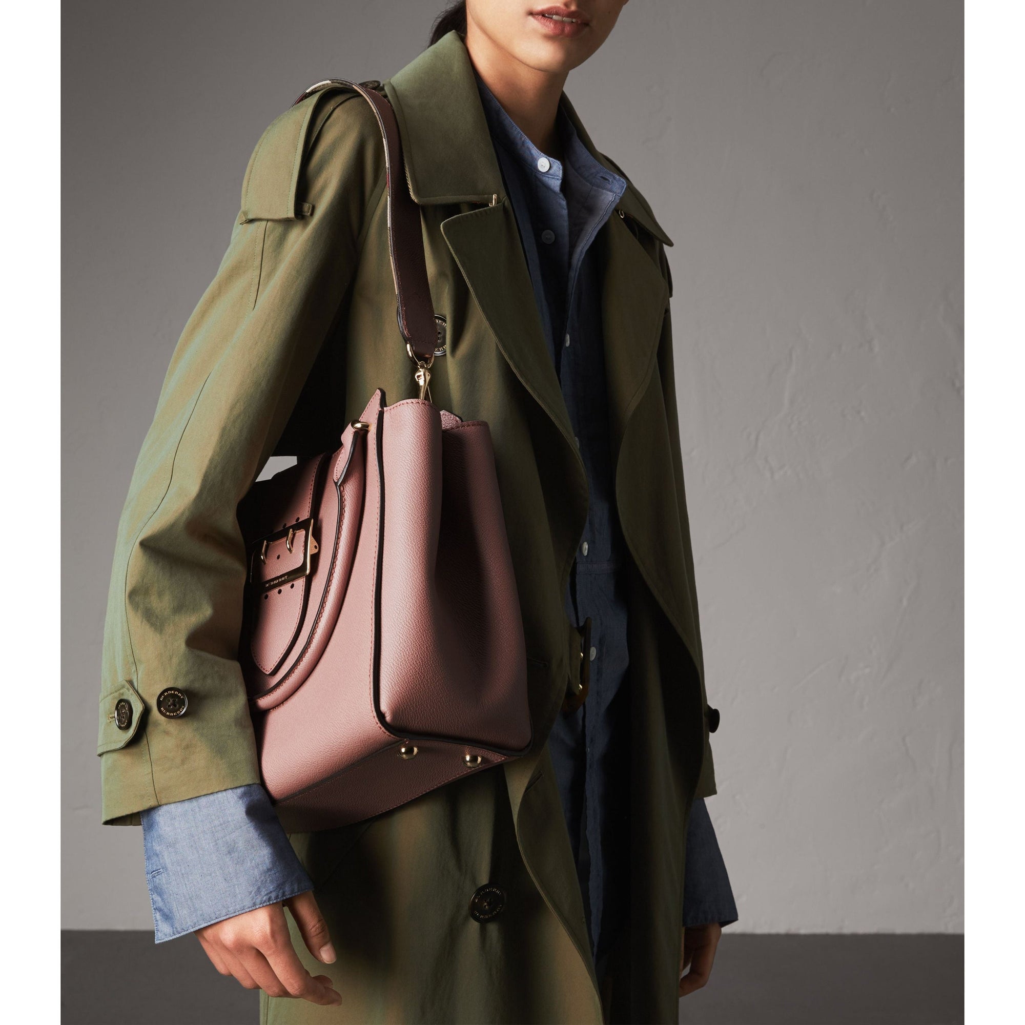 Sac tote The Buckle moyen en cuir grainé - Dusty Pink