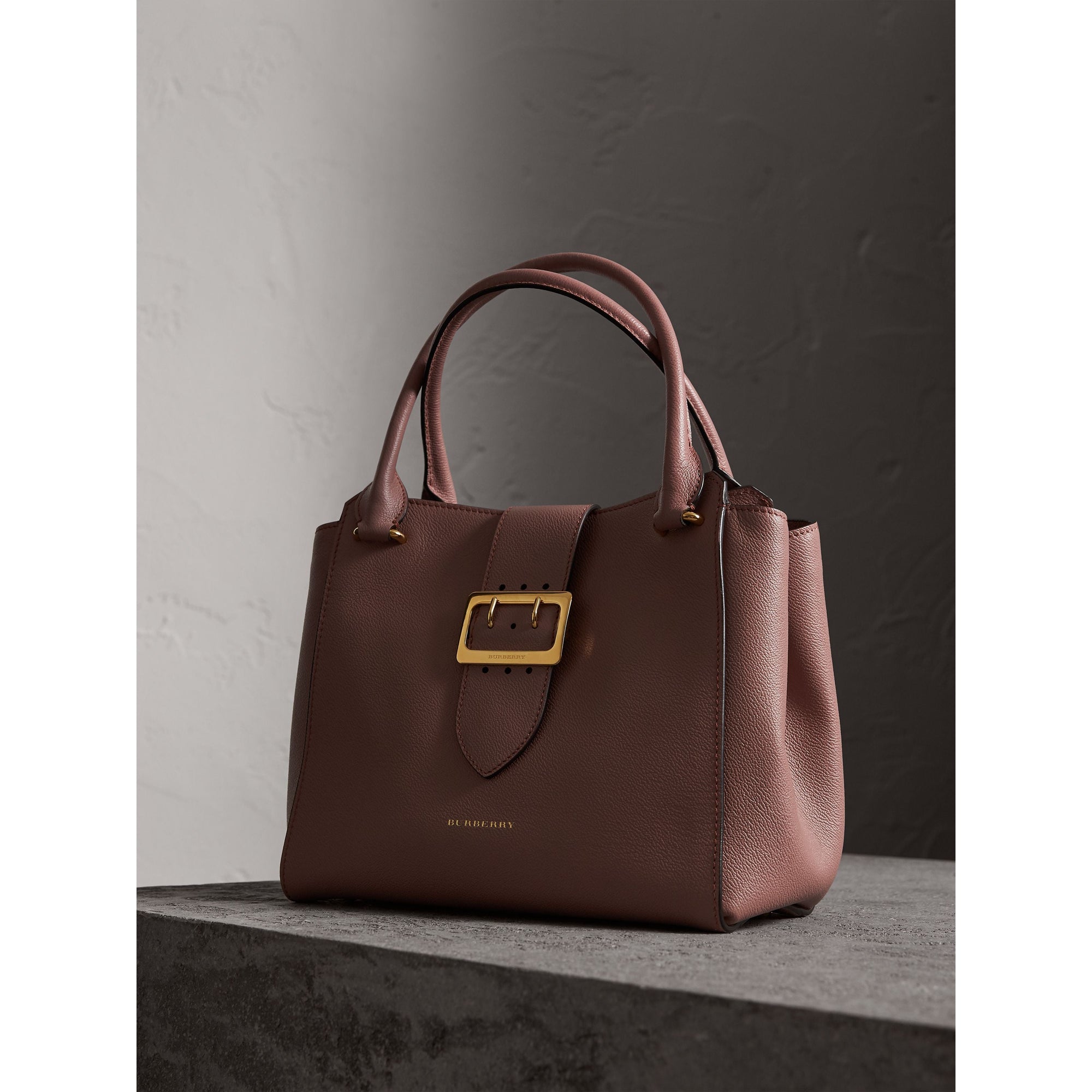 Sac tote The Buckle moyen en cuir grainé - Dusty Pink