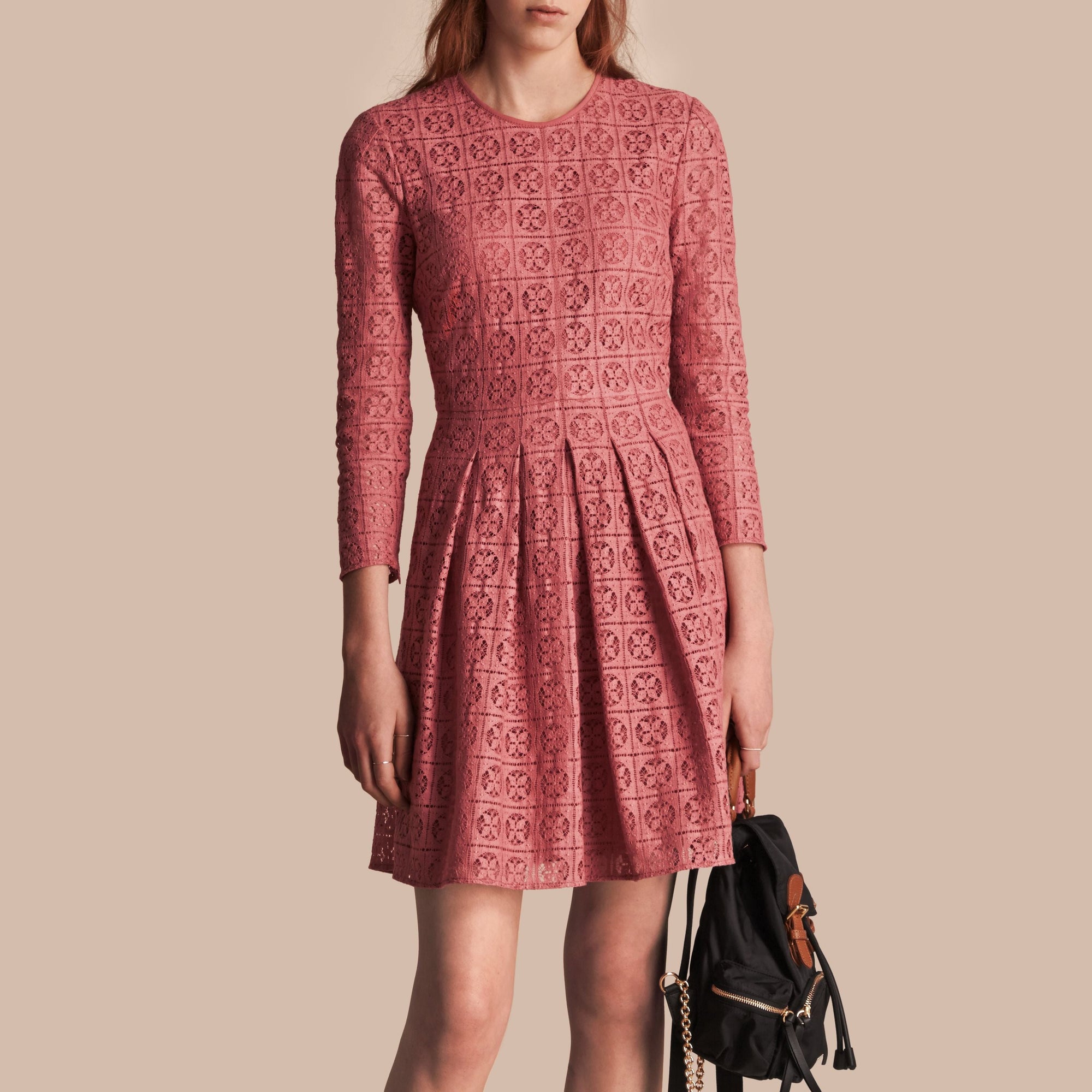 Robe ajustée et évasée en dentelle - Dusty Peony Rose