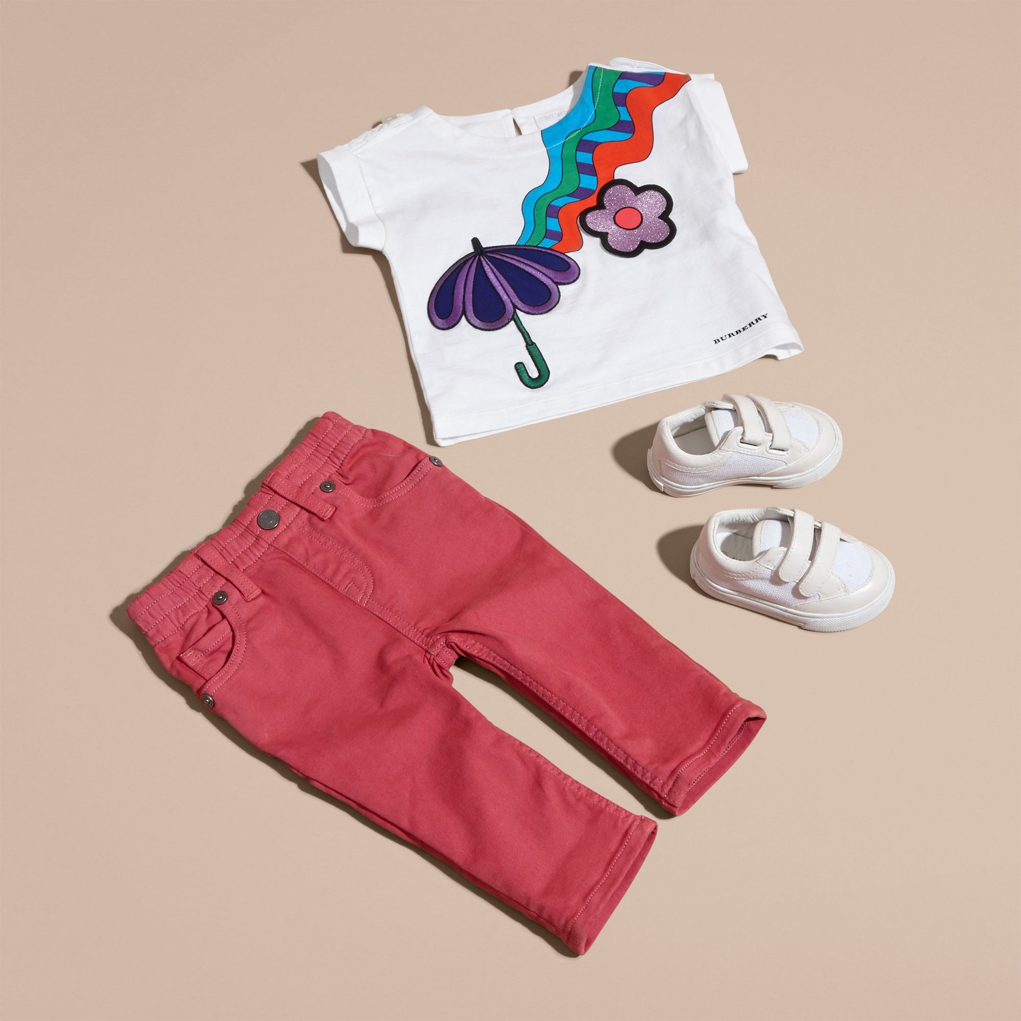 T-shirt en coton à imprimé graphique et appliqués - White