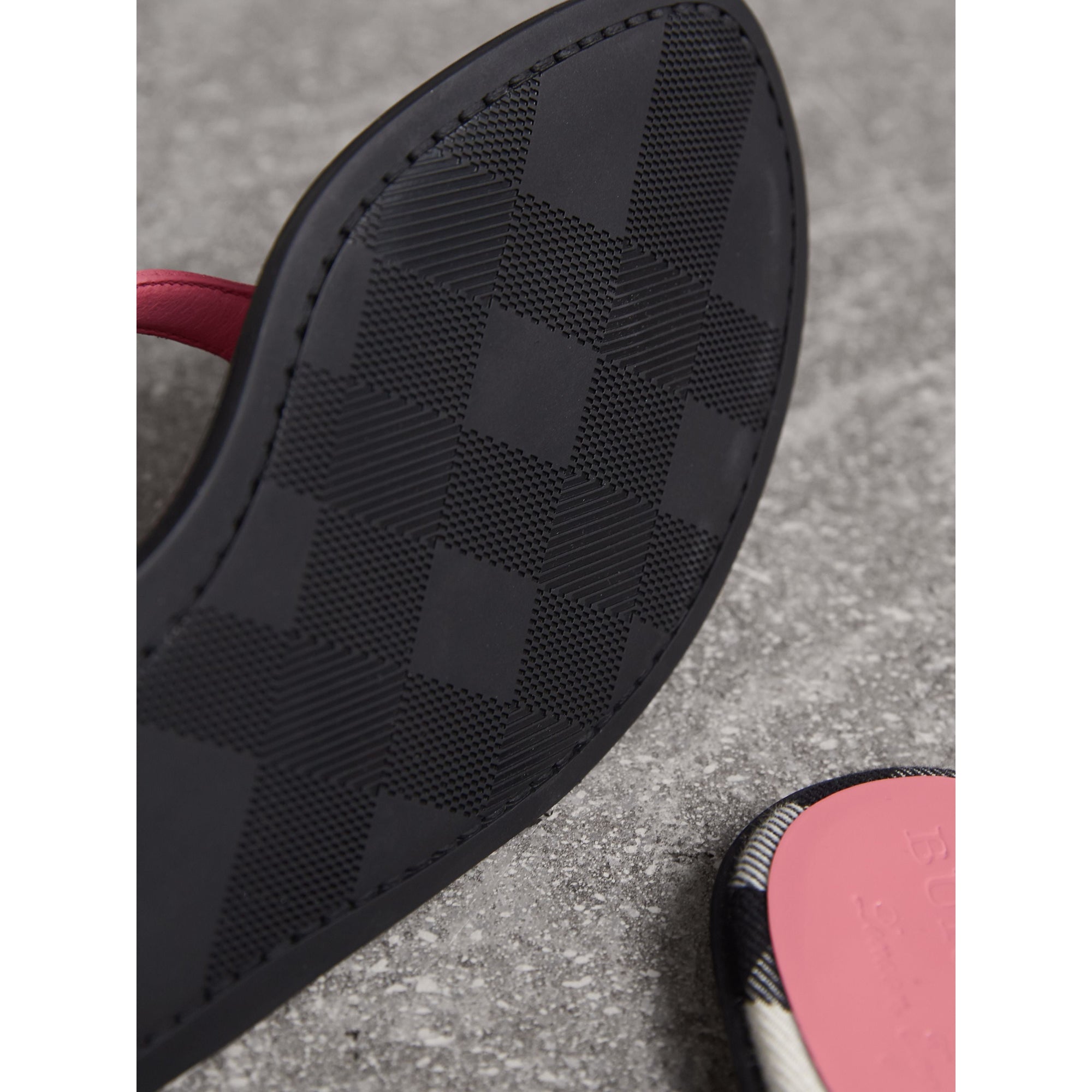 Sandales en tissu à motif House check et cuir verni - Berry Pink