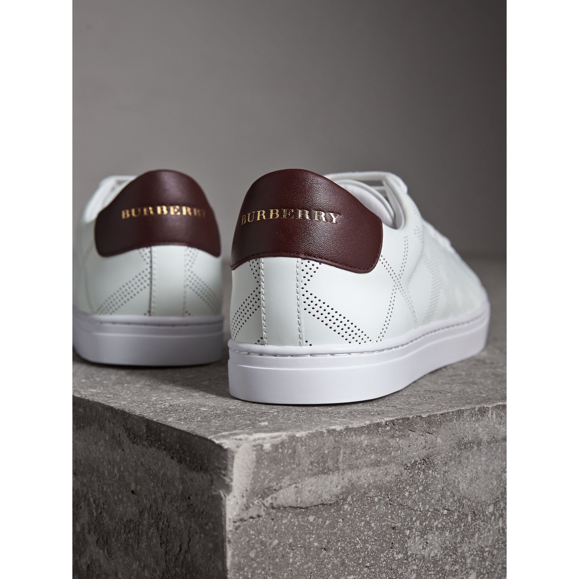 Sneakers en cuir à motif check perforé - Optic White & Depeclare