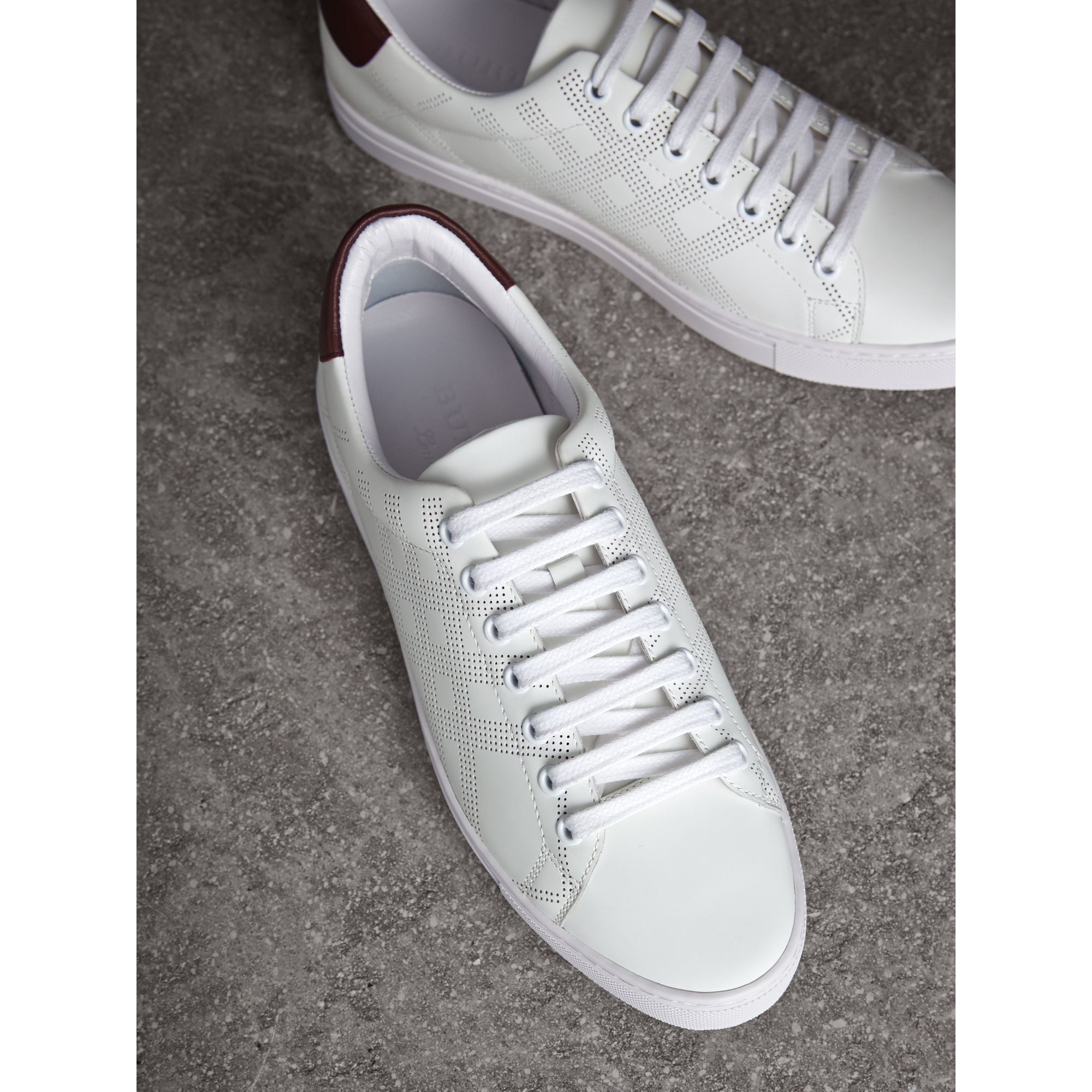 Sneakers en cuir à motif check perforé - Optic White & Depeclare