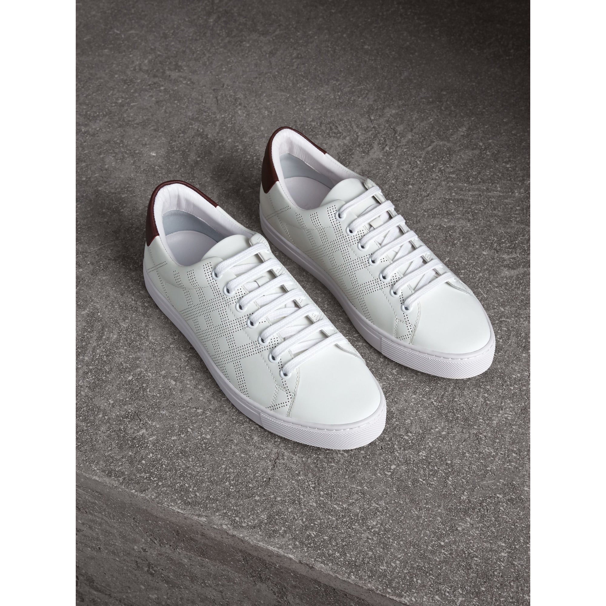 Sneakers en cuir à motif check perforé - Optic White & Depeclare