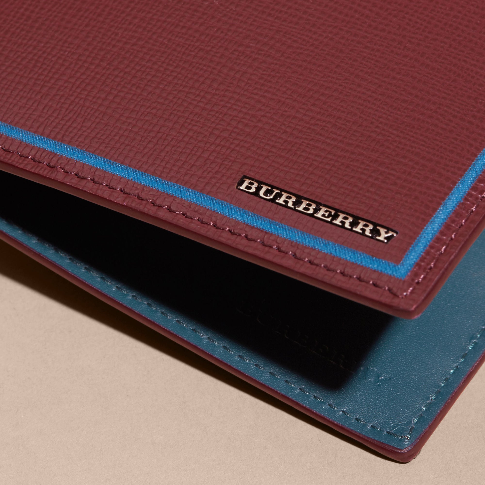 Portefeuille à rabat multidevise en cuir - Burgundy Red