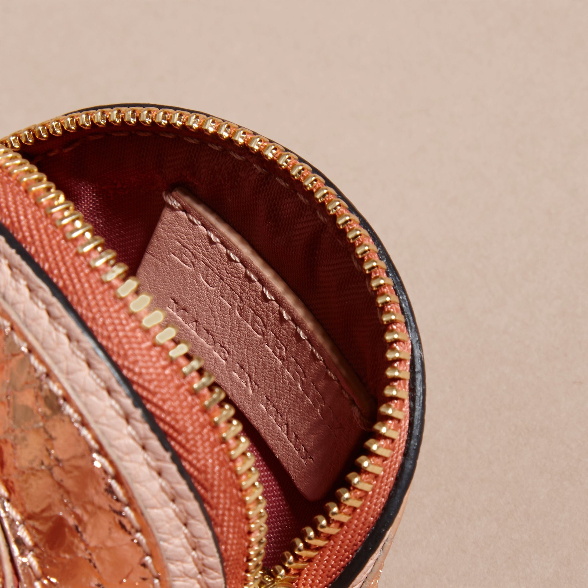 Porte-monnaie en cuir à imprimé python - Copper Pink