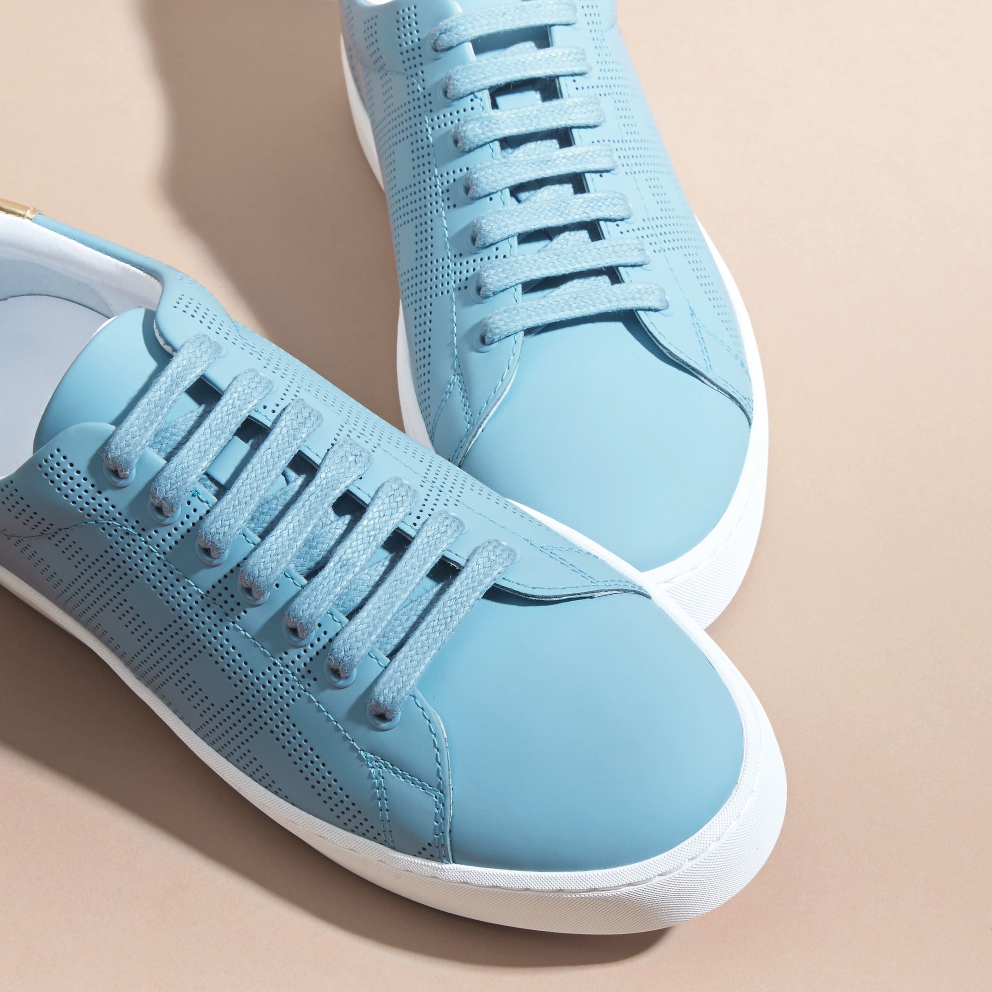 Sneakers en cuir à motif check perforé - Powder Blue