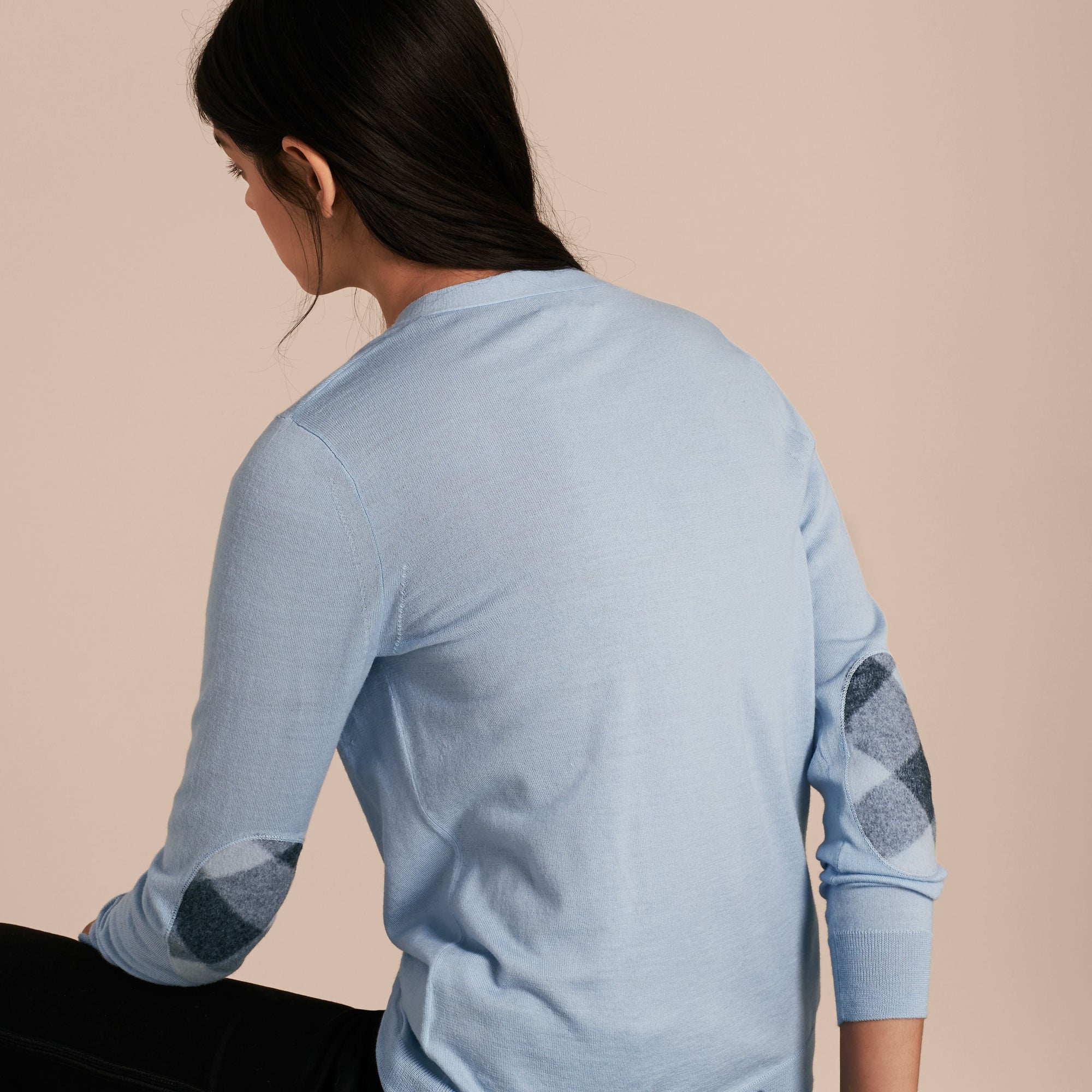 Cardigan en laine mérinos à éléments à motif Check - Pale Cornflower Blue