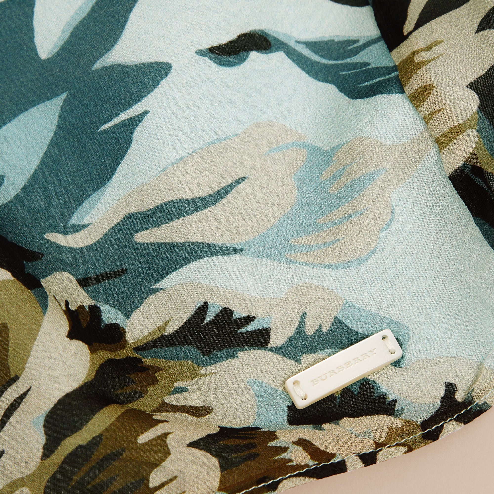 Robe en soie à imprimé pivoine - Celadon Blue