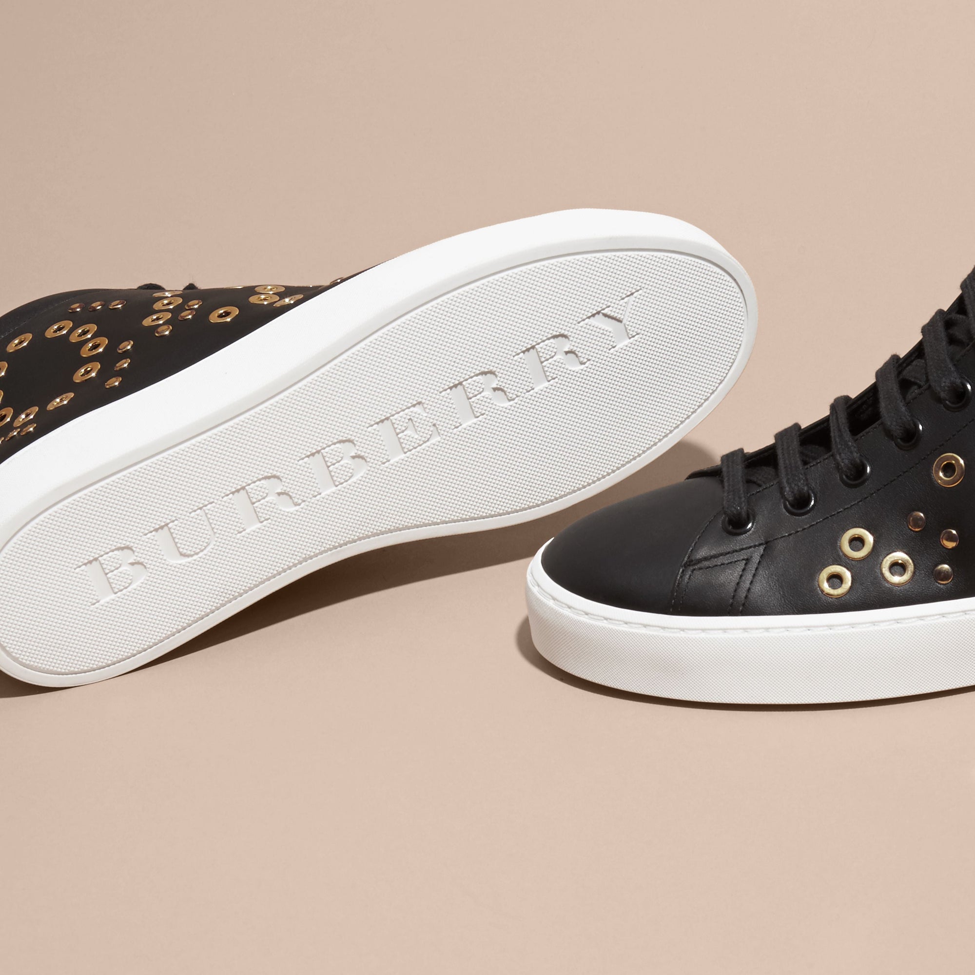 Sneakers montantes en cuir à détails cloutés - Black