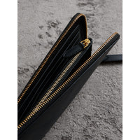 Portefeuille de voyage à motif London check - Chocolate & Black