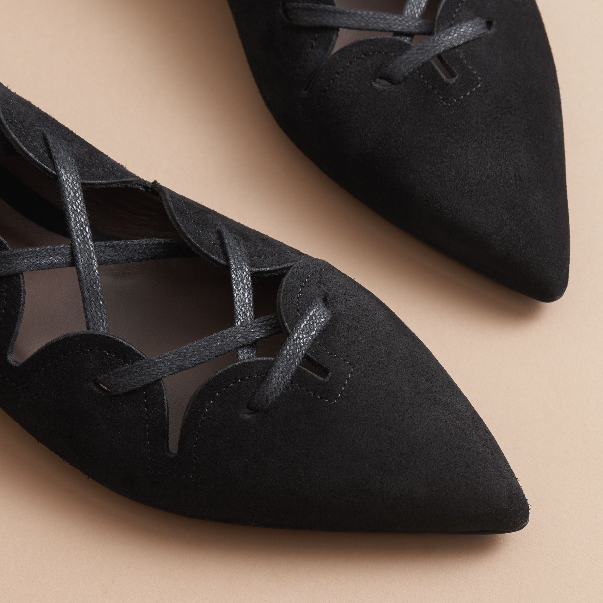 Ballerines à lacets en cuir velours festonné - Black