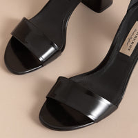 Sandales en cuir verni à boucle - Black