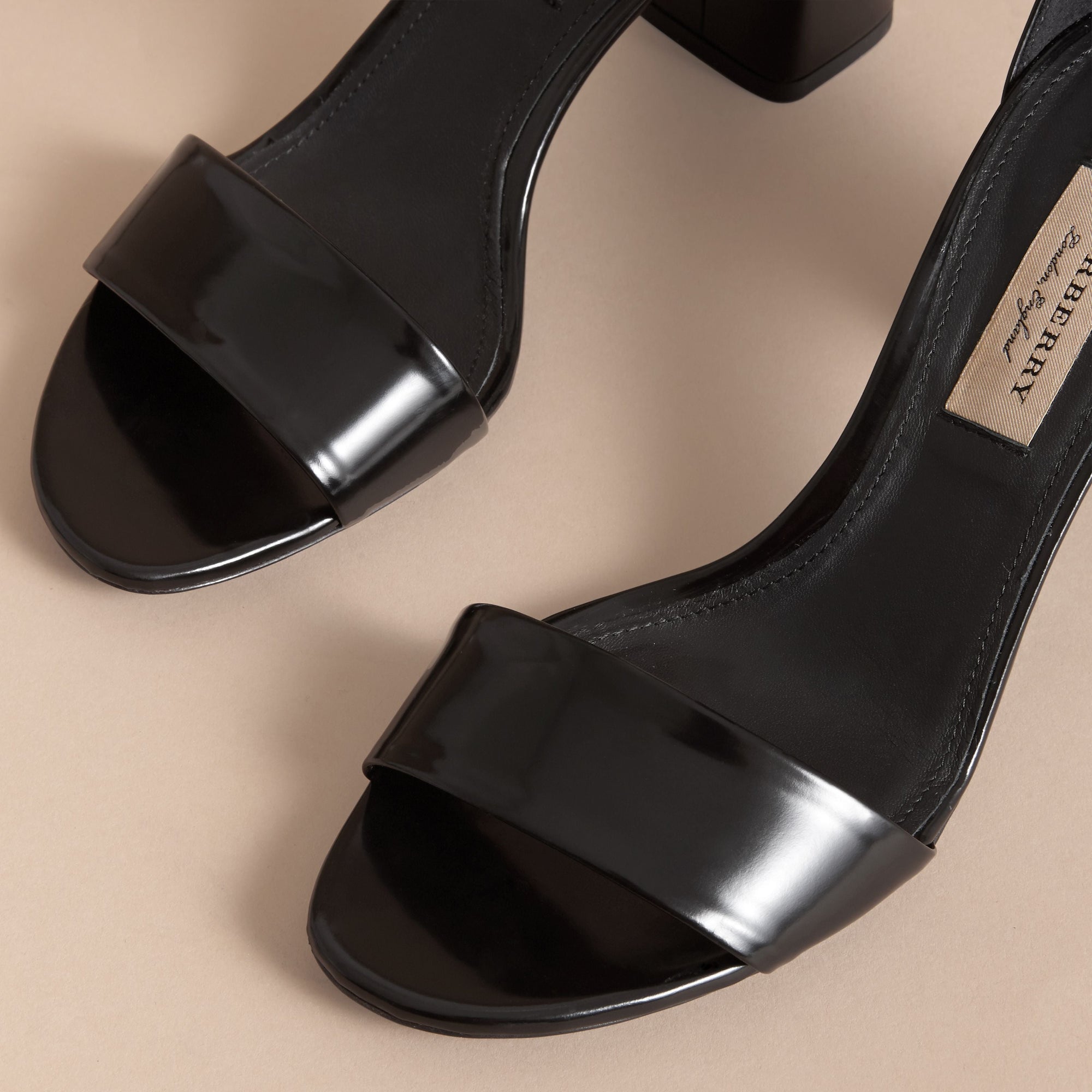 Sandales en cuir verni à boucle - Black