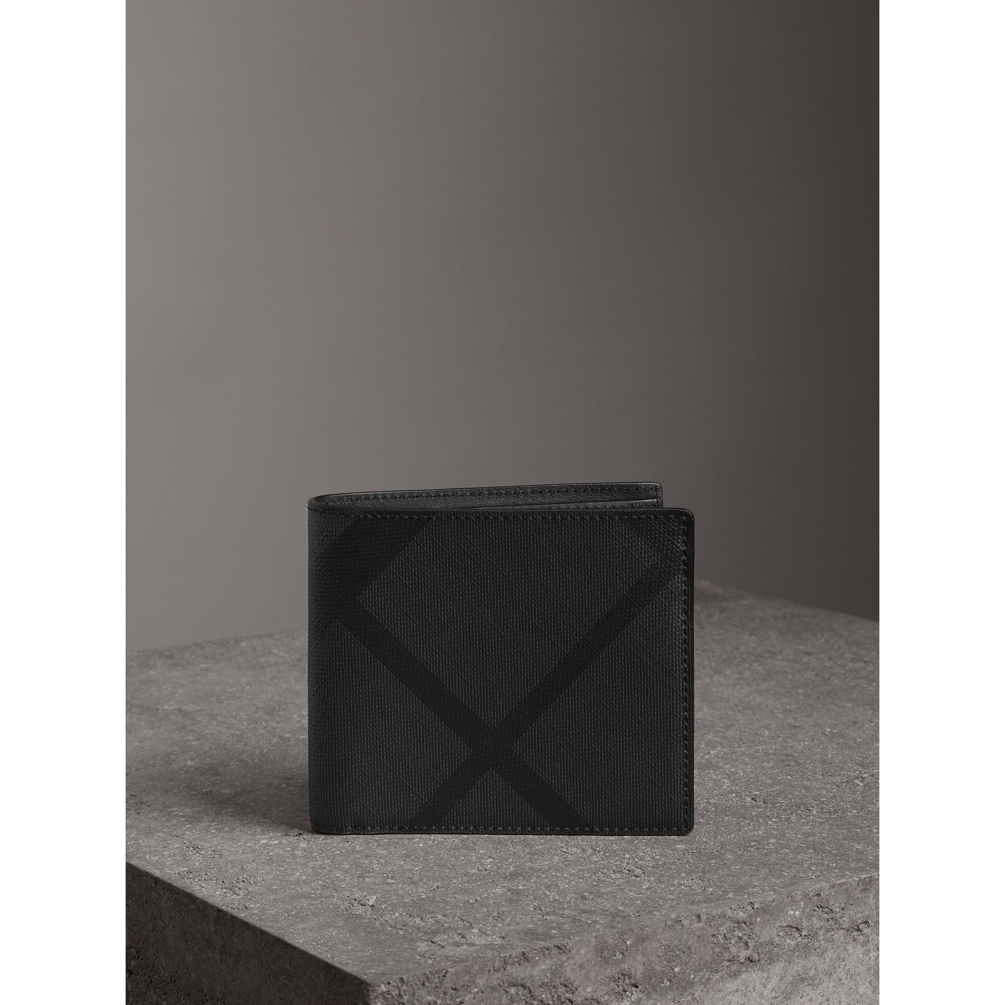 Portefeuille à rabat multidevise à motif London check - Charcoal & Black