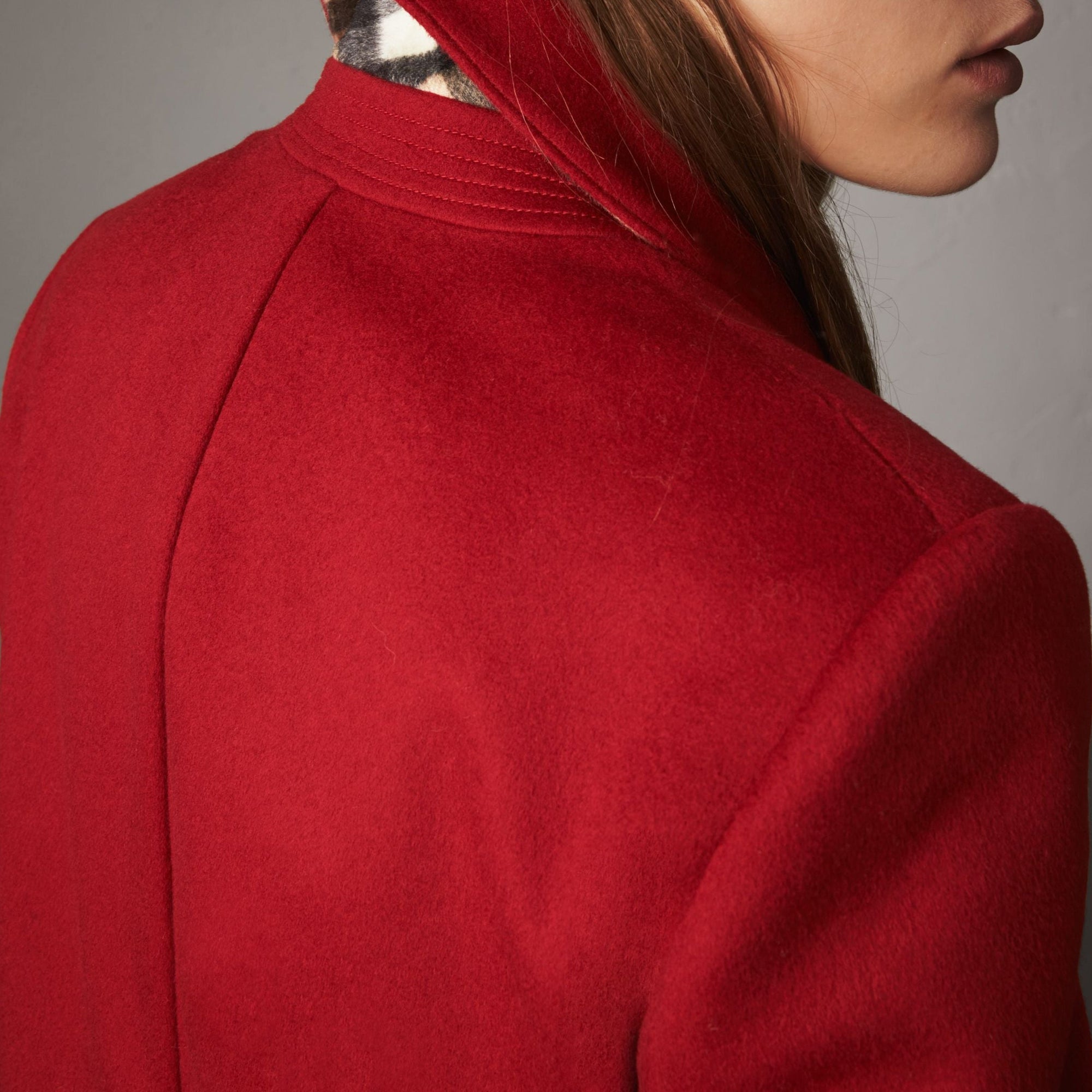 Manteau ajusté en laine et cachemire orné de volants - Military Red