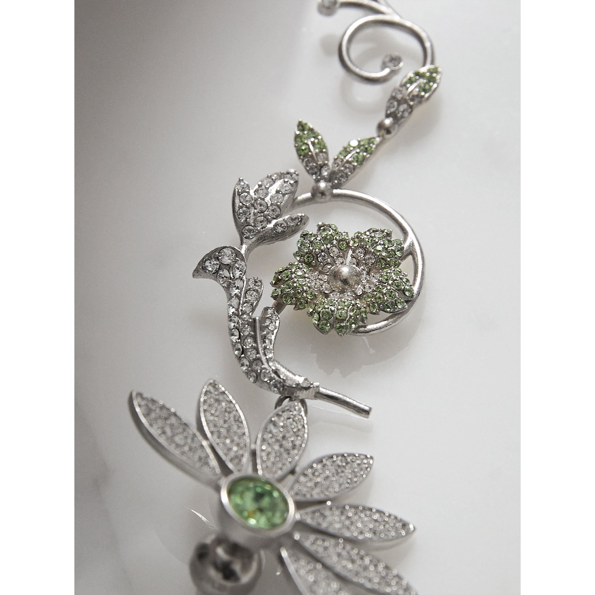 Boucles d'oreilles asymétriques à cristal - Peridot Green