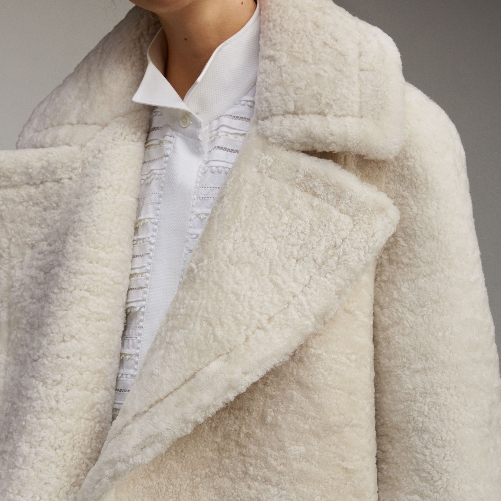 Caban en shearling pelucheux avec col surdimensionné - White