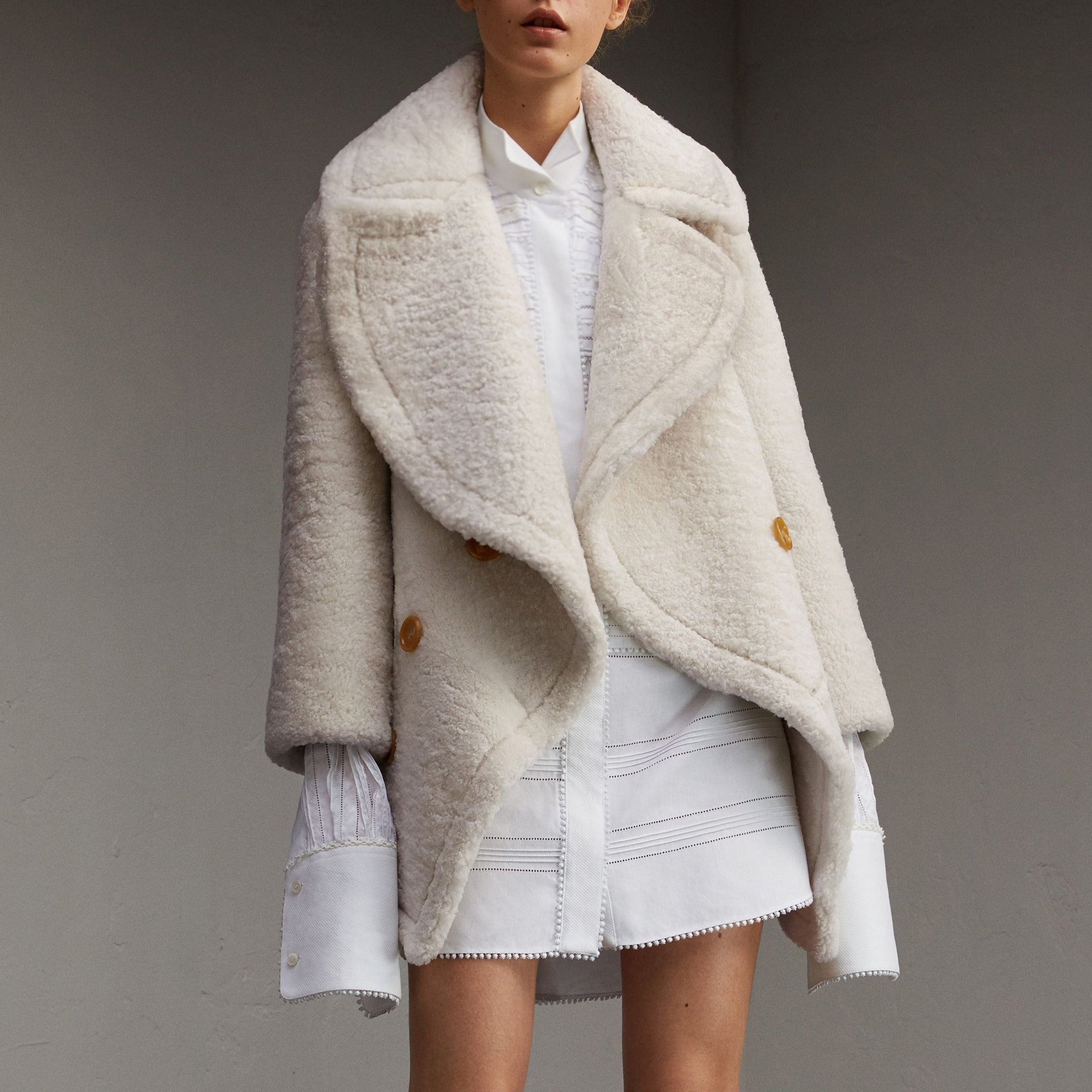 Caban en shearling pelucheux avec col surdimensionné - White