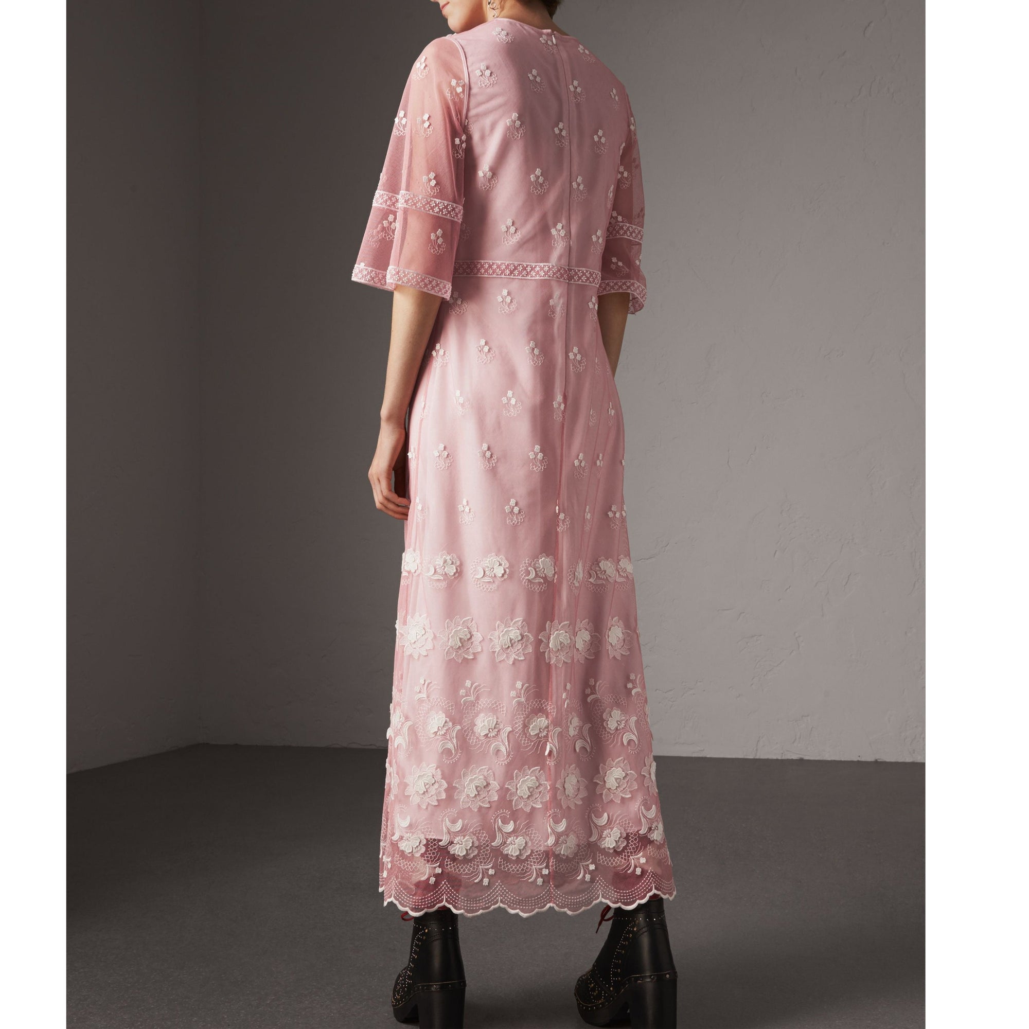Robe à manches évasées en tulle brodée - Rose Pink & White