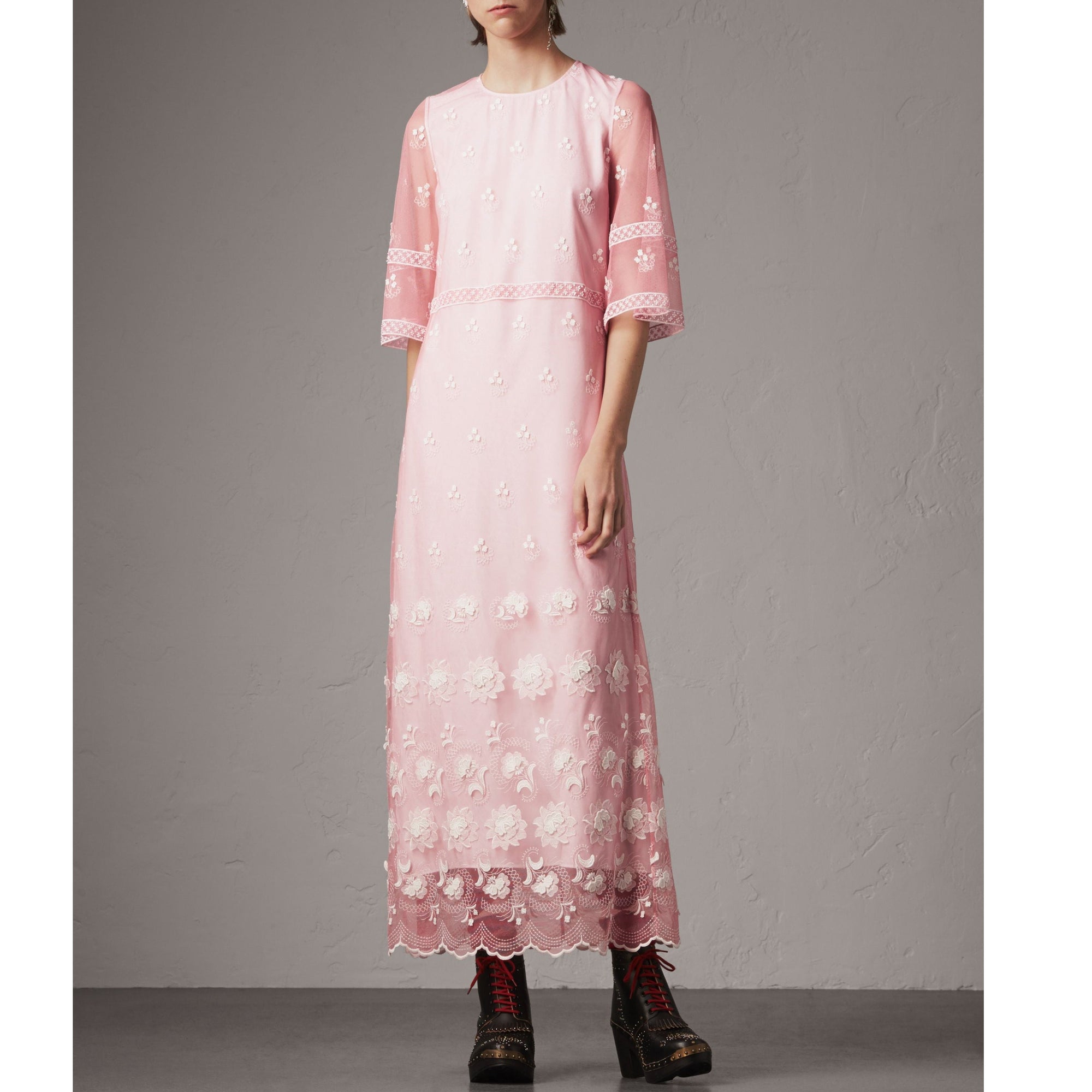Robe à manches évasées en tulle brodée - Rose Pink & White