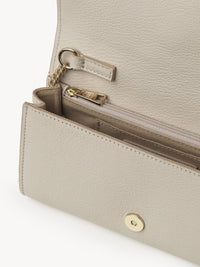 Pochette à chaîne Hana en cuir - Cement Light Beige