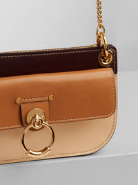 Pochette Tess à bandoulière chaîne en cuir - Brown & Beige