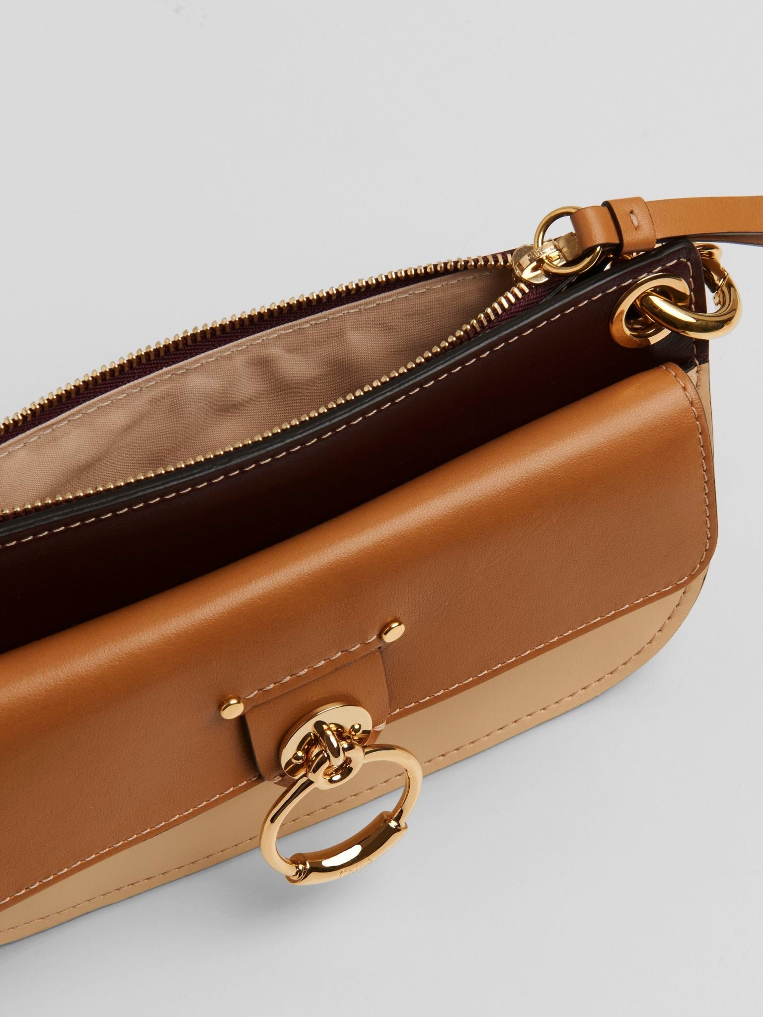 Pochette Tess à bandoulière chaîne en cuir - Brown & Beige