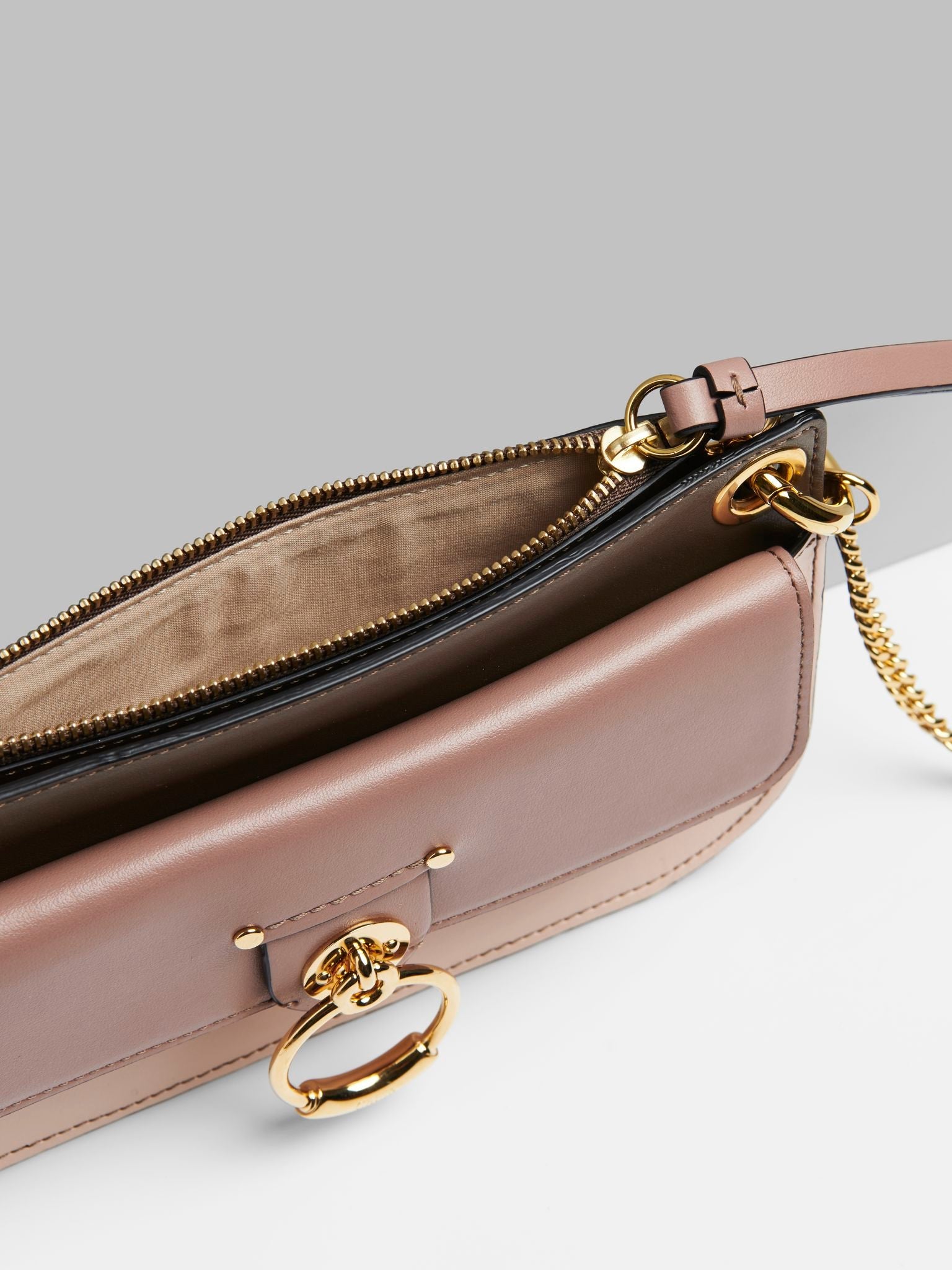 Pochette Tess à bandoulière chaîne en cuir - Dark Sienna Rose