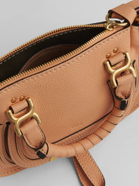 Mini sac Marcie en cuir à petite grain - Fleur de Pêche