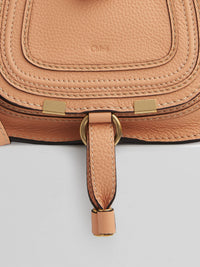 Mini sac Marcie en cuir à petite grain - Fleur de Pêche